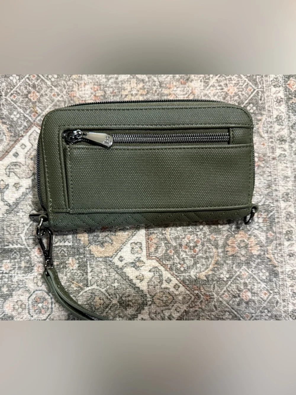 EUC Lug Quilted Zip-Around Wallet - Olive - Picture 4 of 4